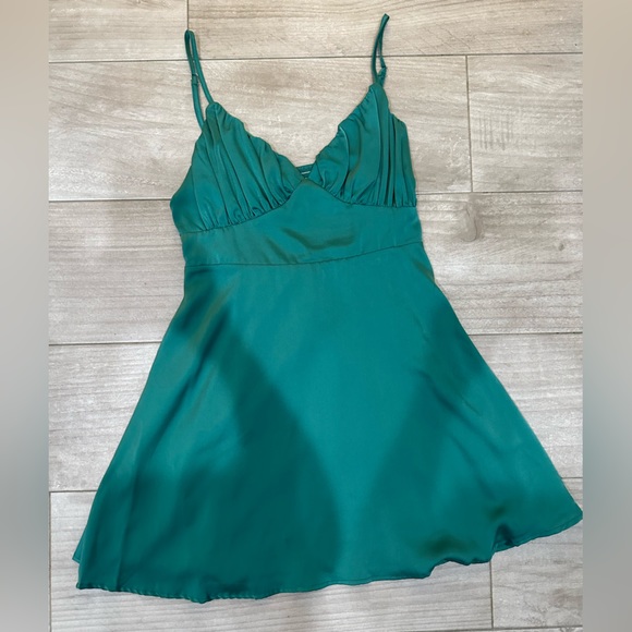 Emerald Green Mini Dress! Perfect for occasions! - Picture 1 of 2